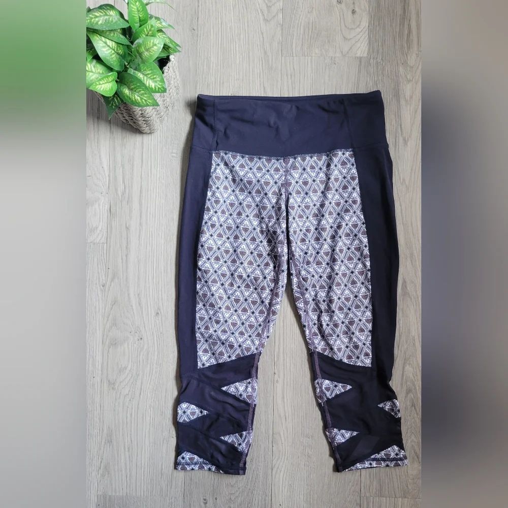 Athleta Mantra Mosaic Capri, Navy Blue, Mauve, White, Green, Size Petite Small - Picture 2 of 14